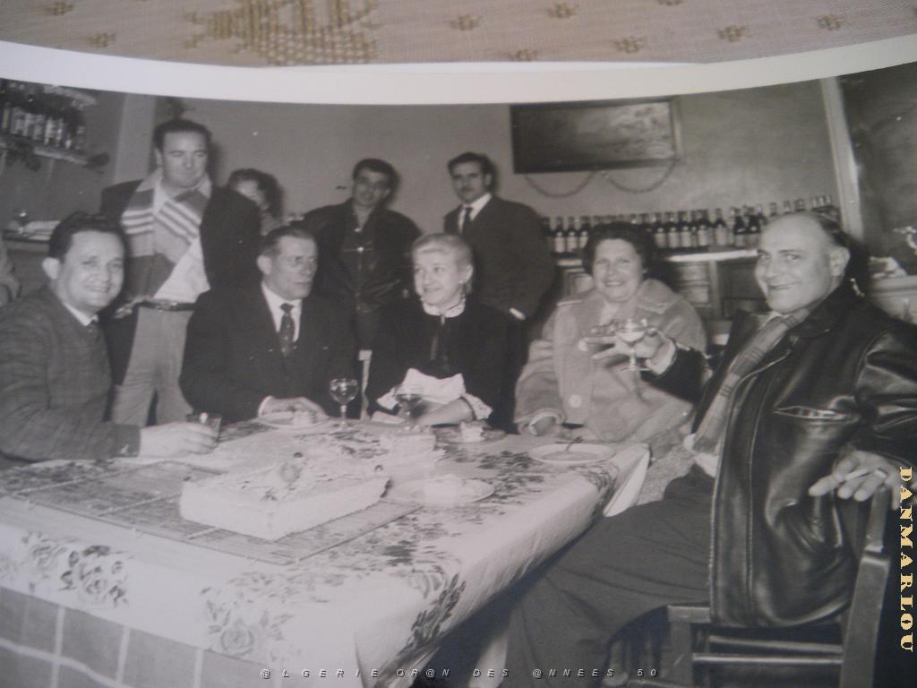 RESTAURANT VIVES BD CHARLEMAGNE A ORAN.JPG